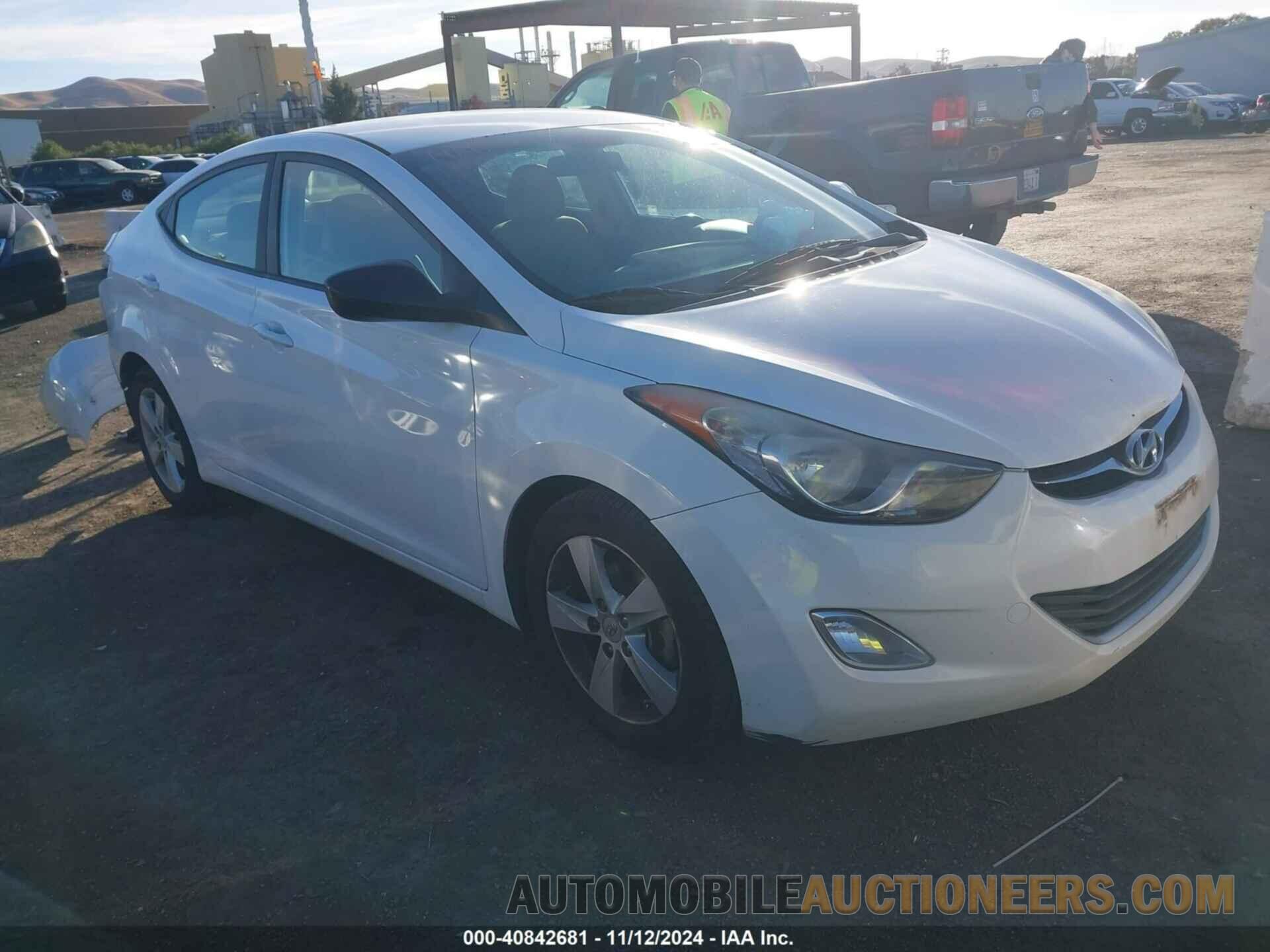 5NPDH4AE2DH295512 HYUNDAI ELANTRA 2013