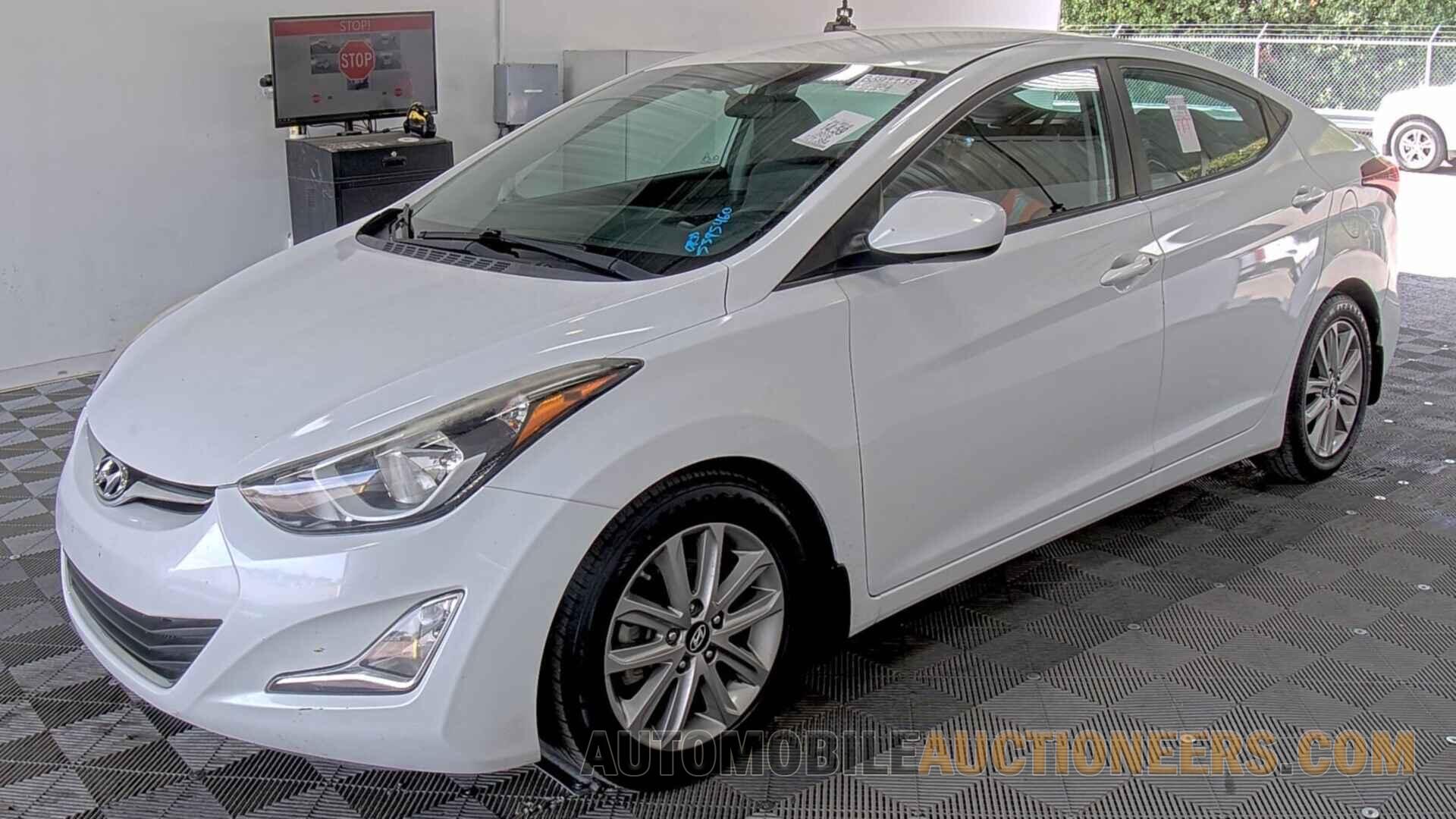 5NPDH4AE2GH666933 Hyundai Elantra 2016