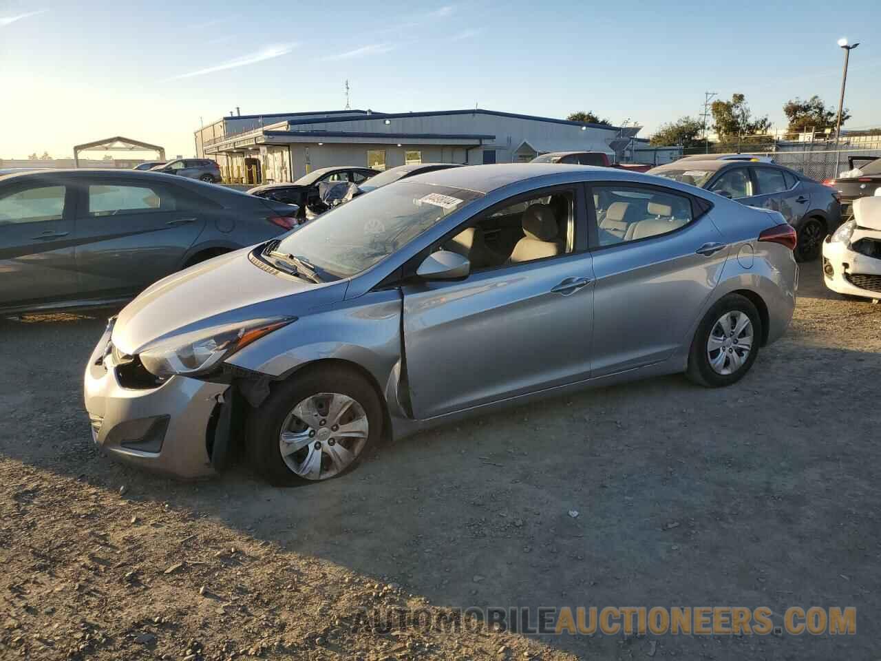 5NPDH4AE2GH739458 HYUNDAI ELANTRA 2016