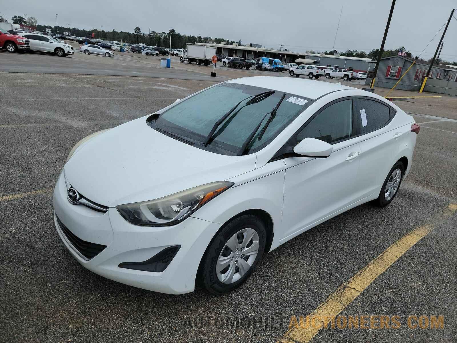 5NPDH4AE2GH760438 Hyundai Elantra SE 2016