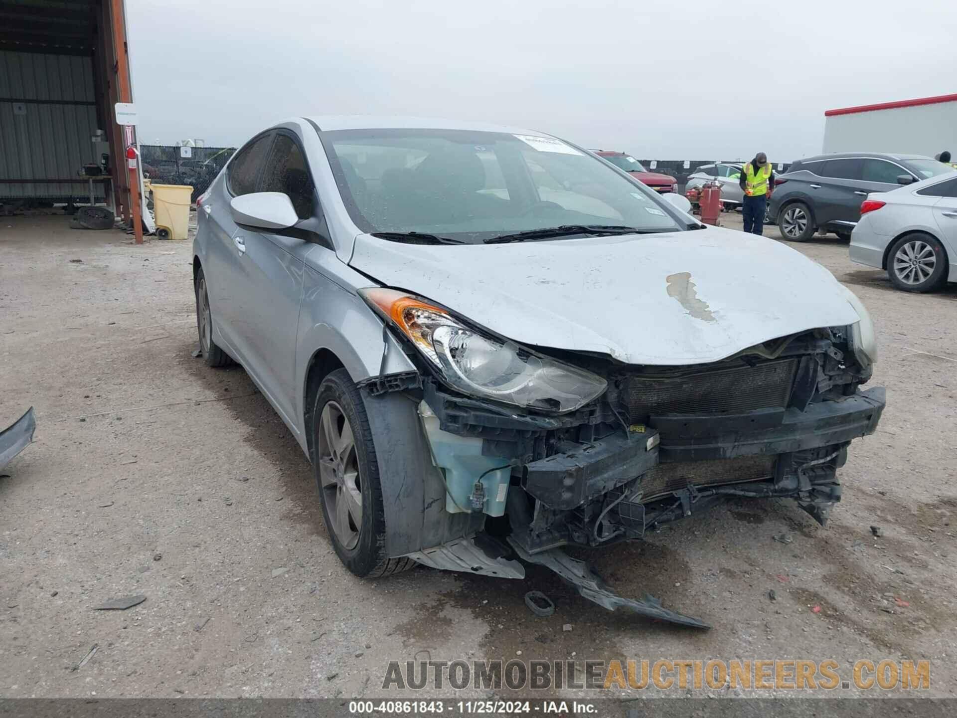 5NPDH4AE3BH037805 HYUNDAI ELANTRA 2011