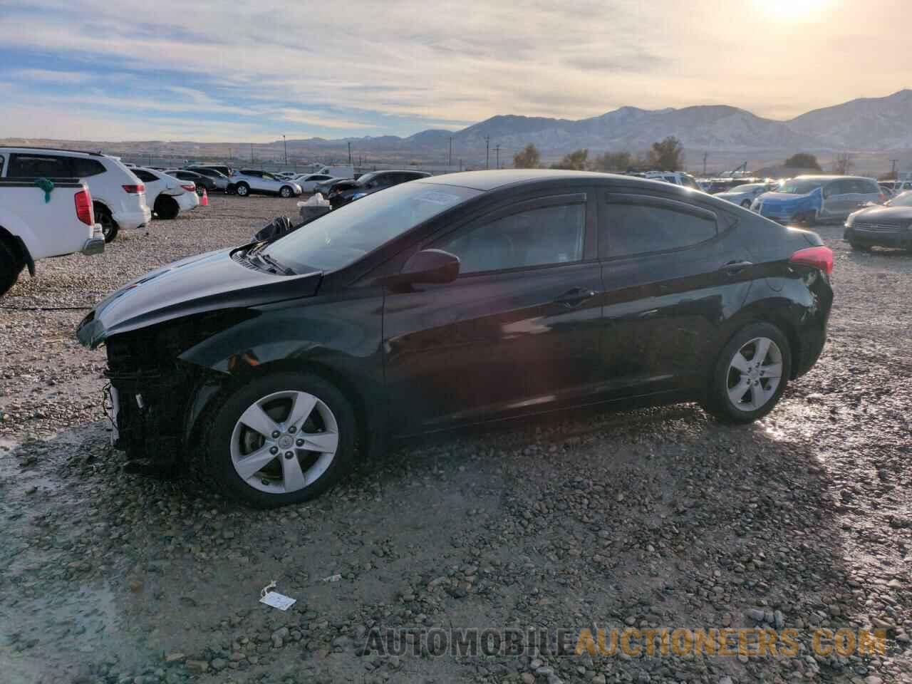 5NPDH4AE3DH308977 HYUNDAI ELANTRA 2013