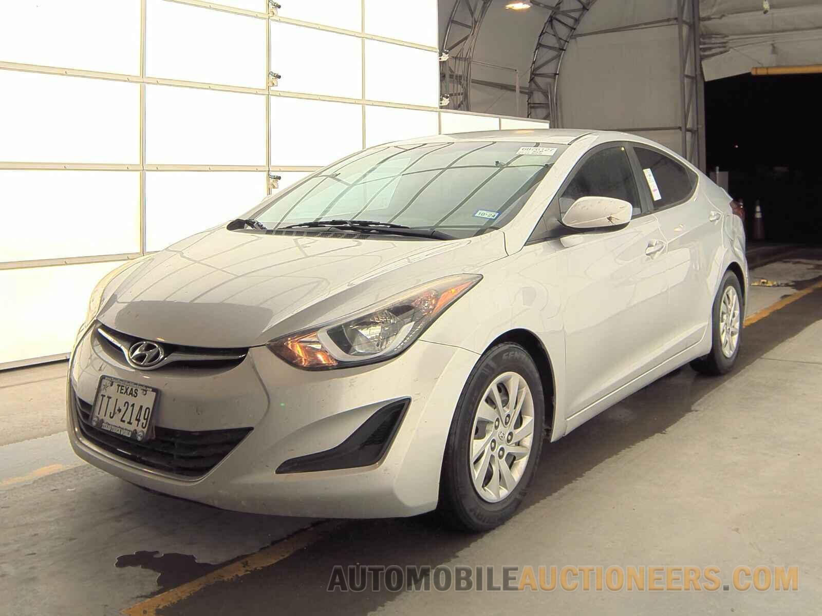 5NPDH4AE3GH676113 Hyundai Elantra SE 2016