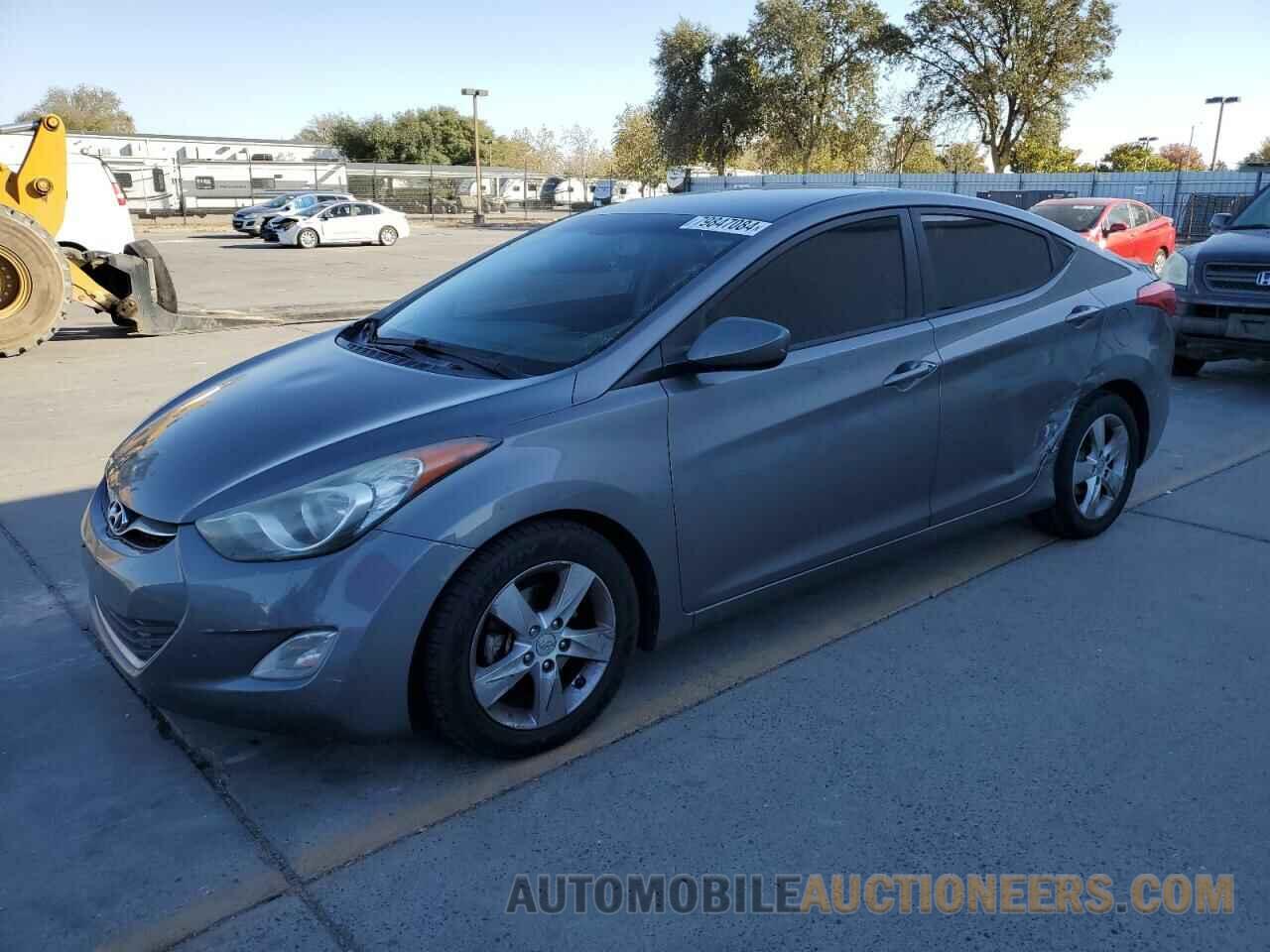 5NPDH4AE4DH277562 HYUNDAI ELANTRA 2013