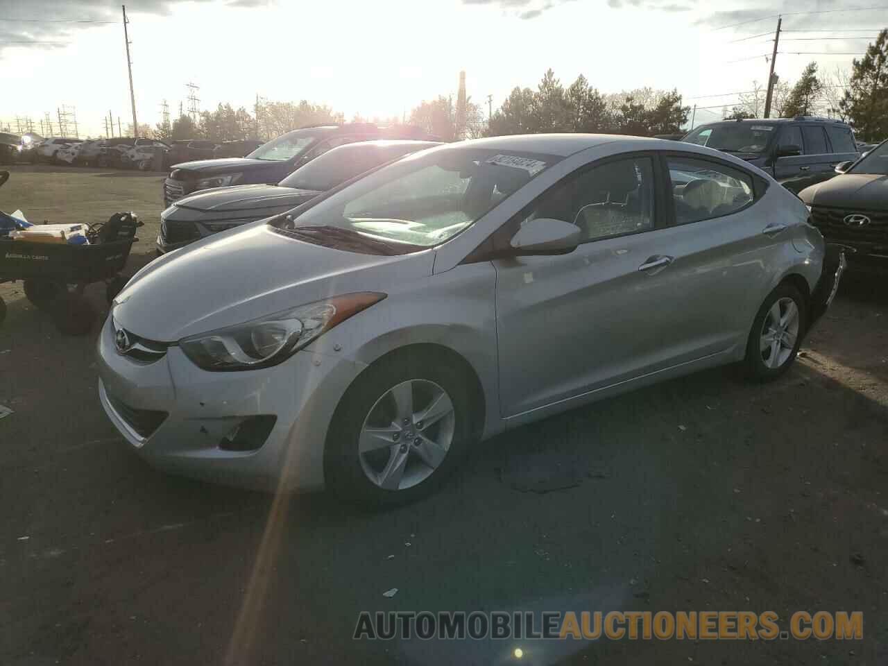 5NPDH4AE4DH357119 HYUNDAI ELANTRA 2013