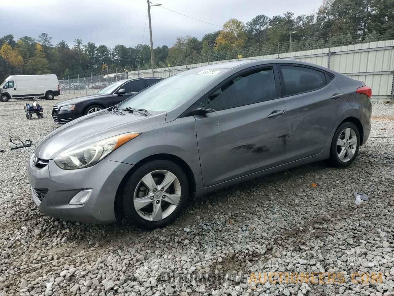 5NPDH4AE4DH439075 HYUNDAI ELANTRA 2013