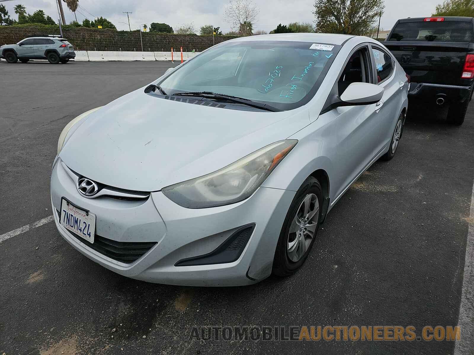 5NPDH4AE5GH667025 Hyundai Elantra SE 2016