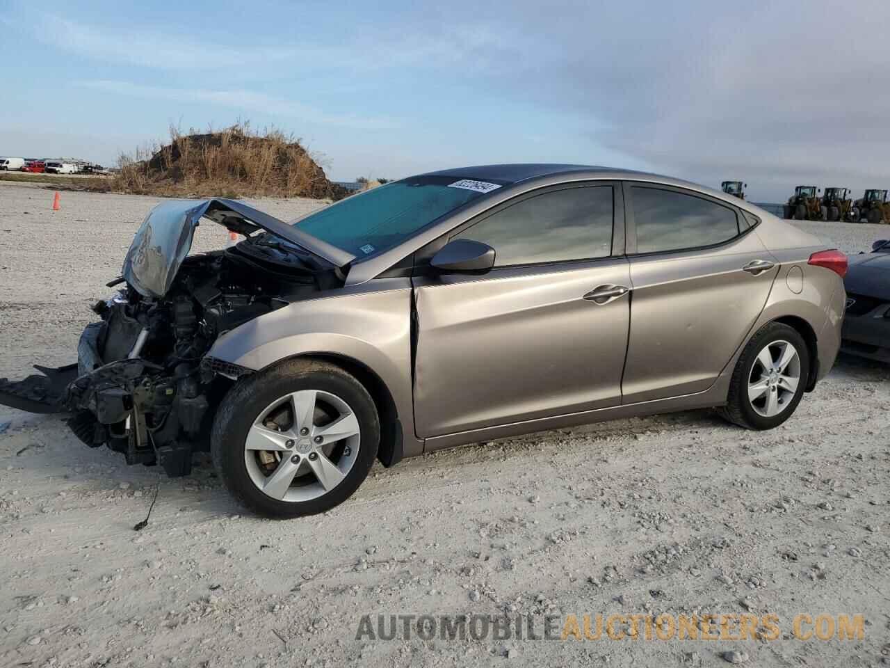 5NPDH4AE6DH203818 HYUNDAI ELANTRA 2013