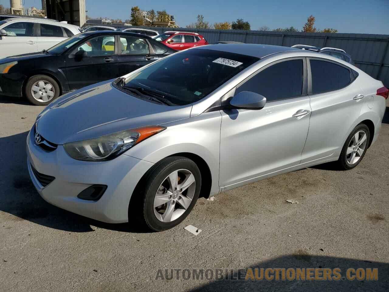 5NPDH4AE6DH268748 HYUNDAI ELANTRA 2013