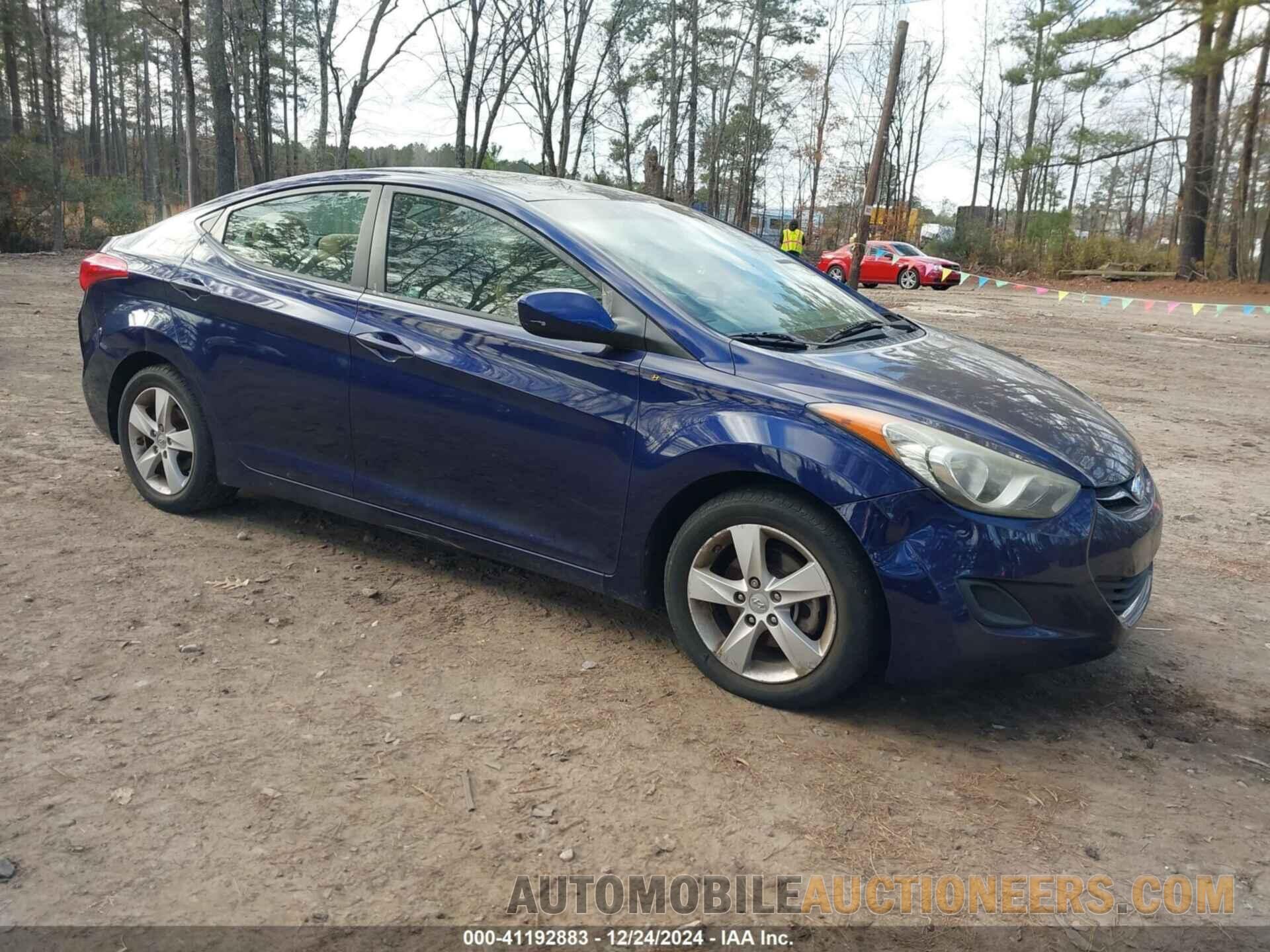 5NPDH4AE6DH281709 HYUNDAI ELANTRA 2013