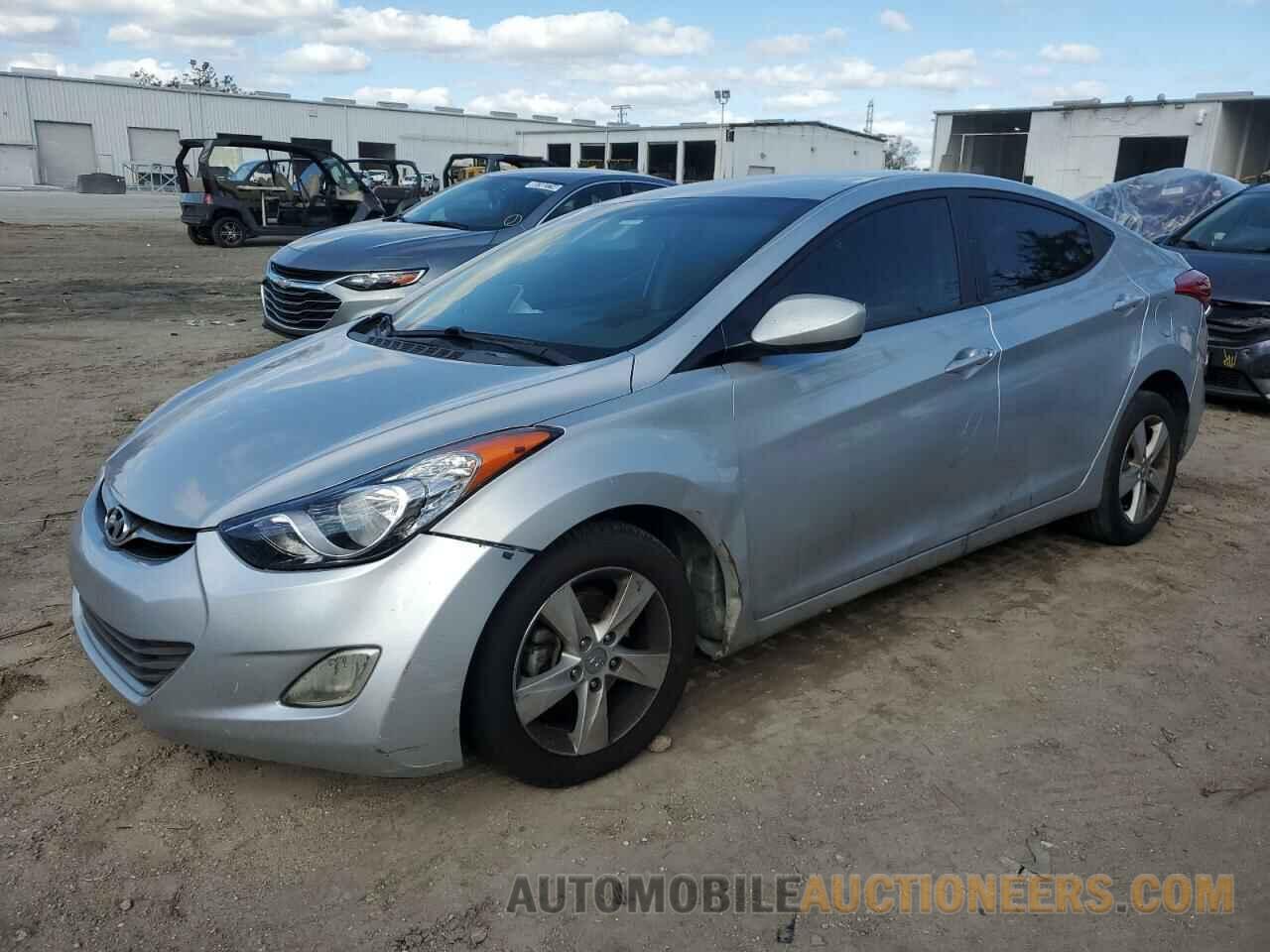 5NPDH4AE6DH452412 HYUNDAI ELANTRA 2013