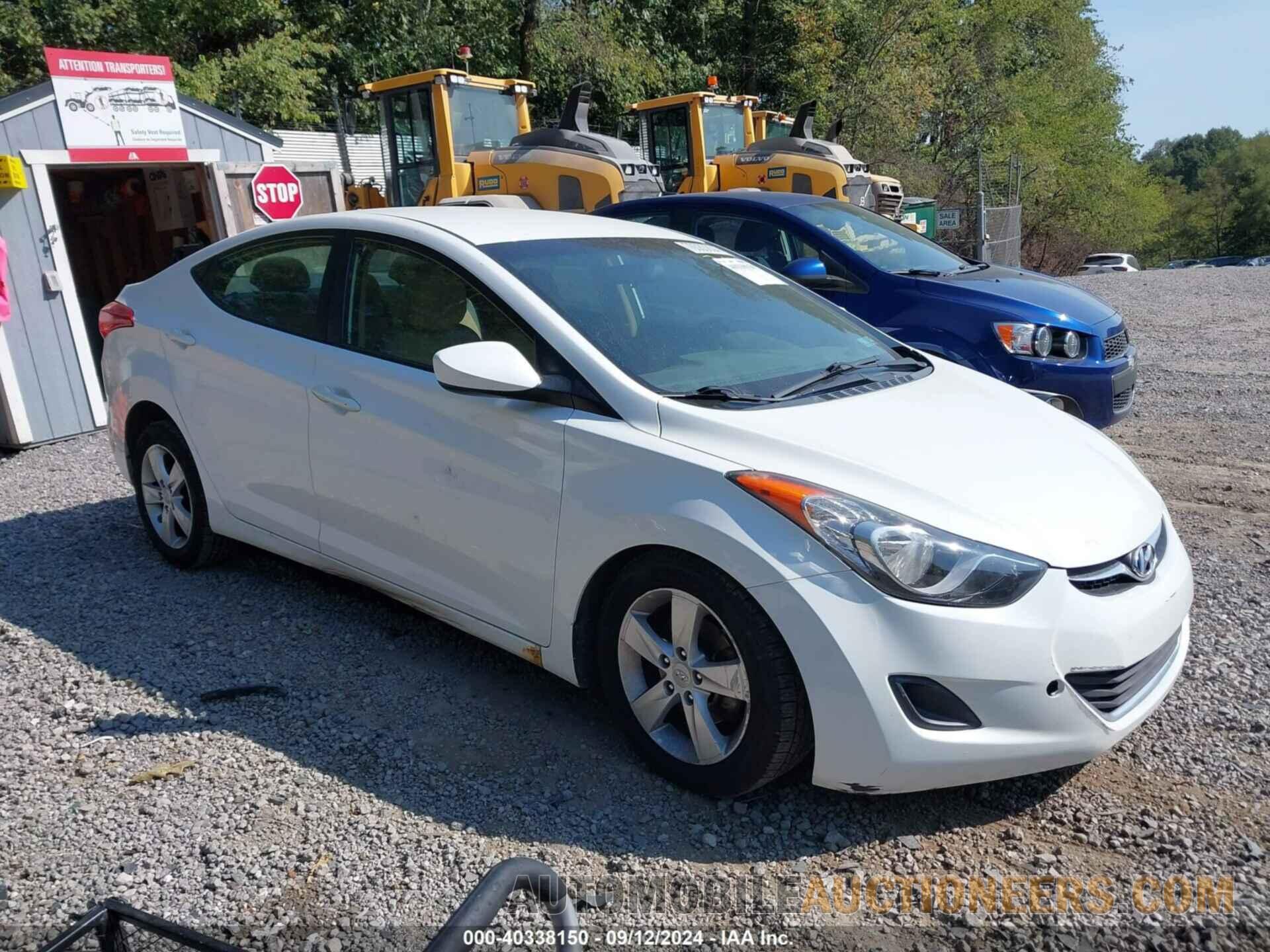 5NPDH4AE7DH303975 HYUNDAI ELANTRA 2013