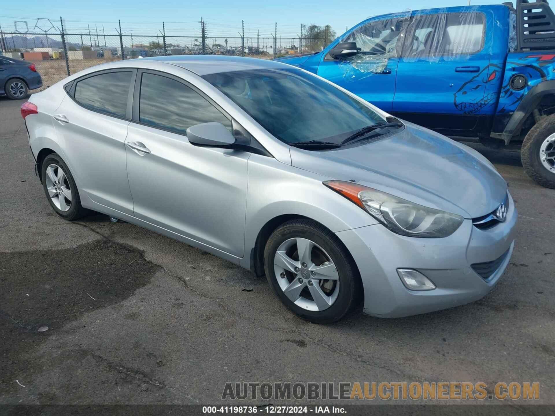 5NPDH4AE7DH380944 HYUNDAI ELANTRA 2013