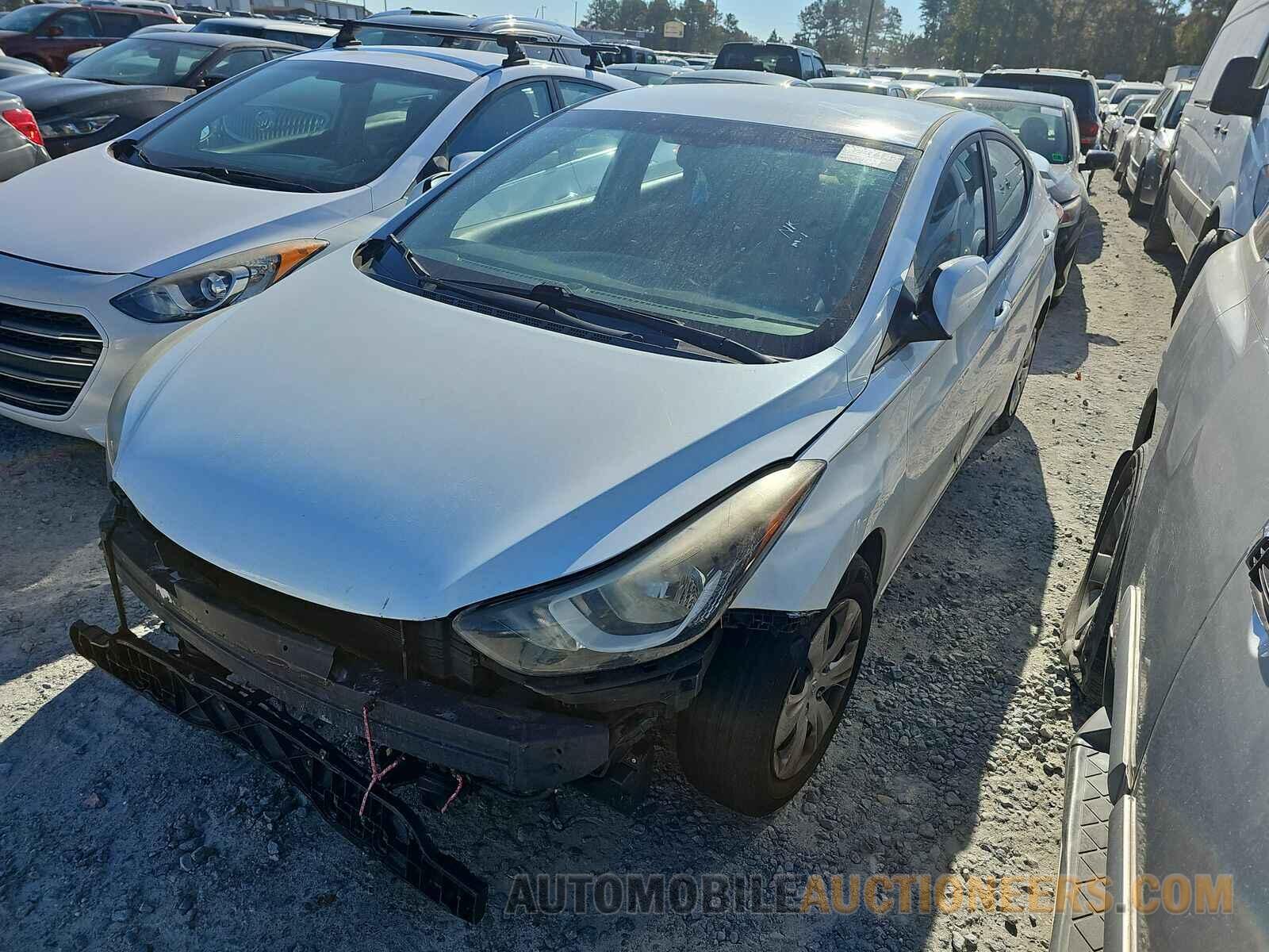 5NPDH4AE7GH725684 Hyundai Elantra SE 2016