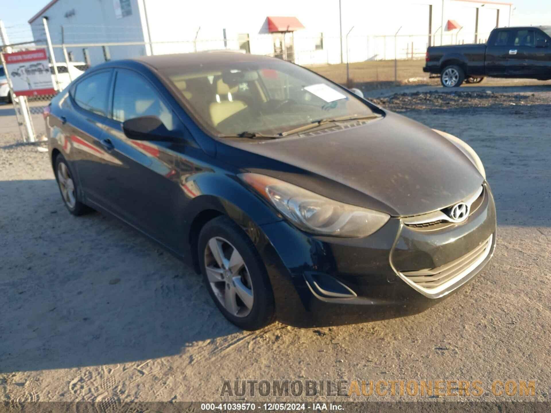 5NPDH4AE8DH272719 HYUNDAI ELANTRA 2013