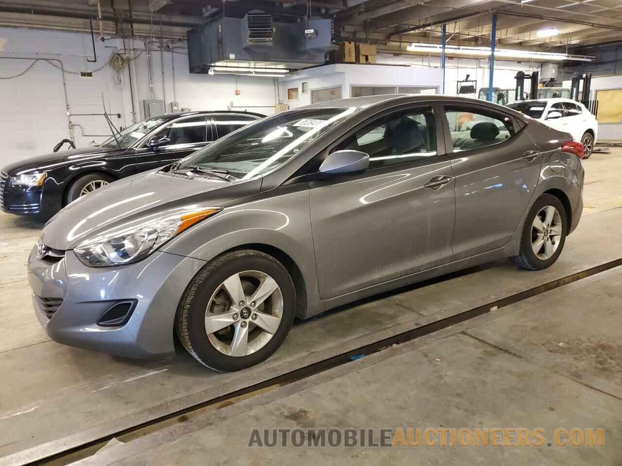 5NPDH4AE8DH318811 HYUNDAI ELANTRA 2013