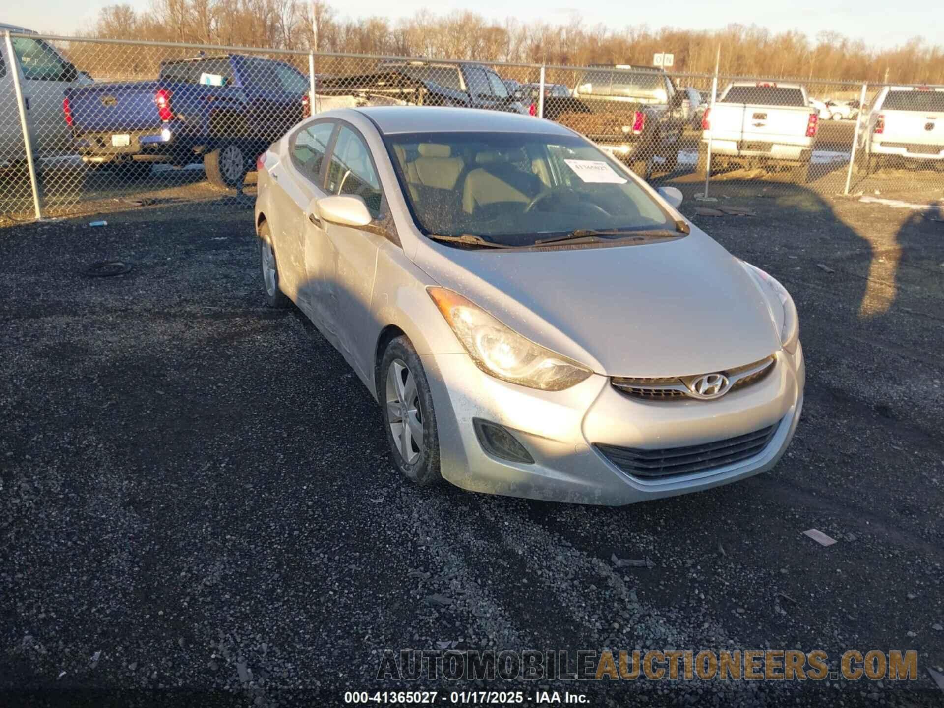 5NPDH4AE8DH324740 HYUNDAI ELANTRA 2013