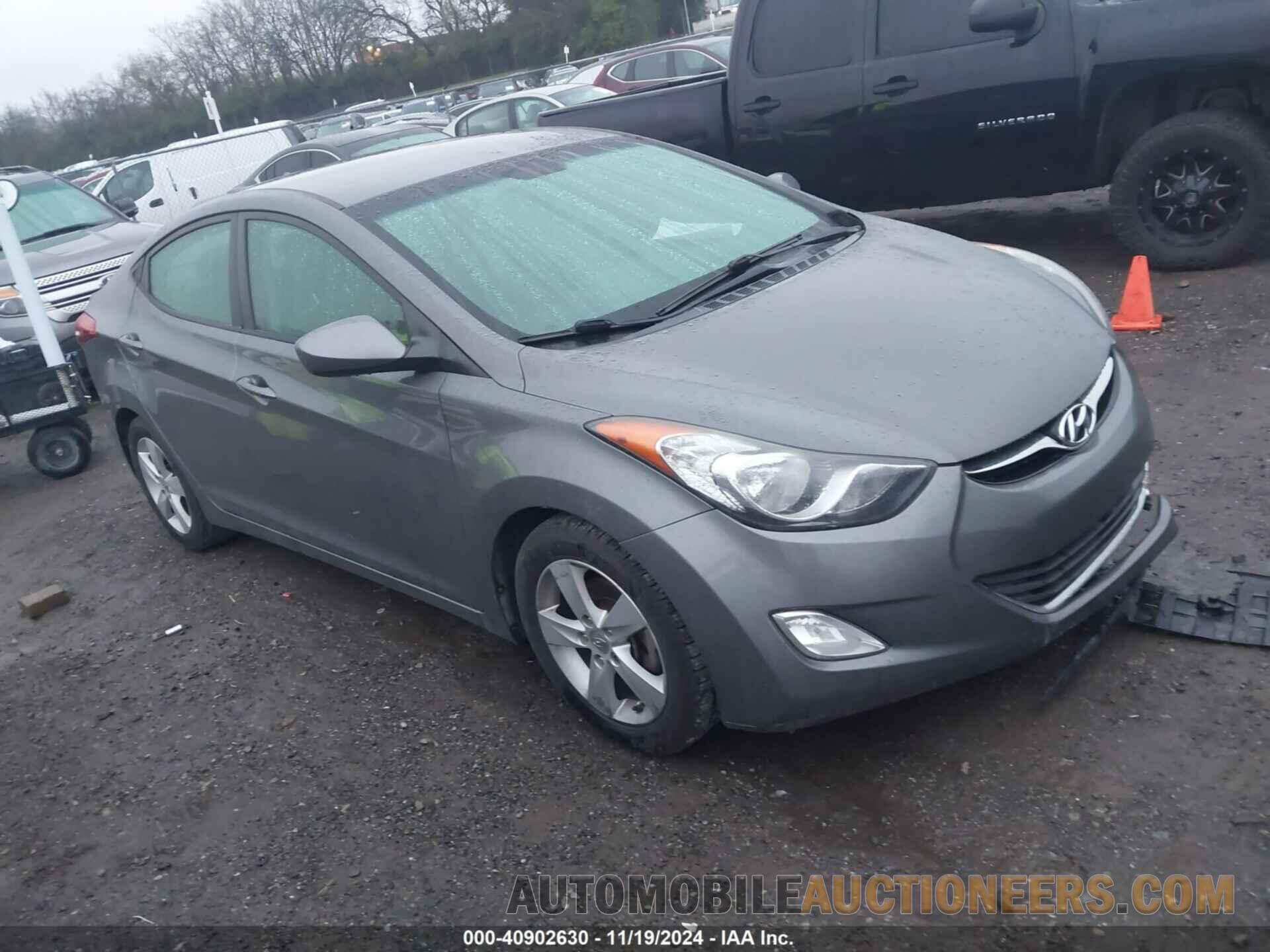 5NPDH4AE8DH372304 HYUNDAI ELANTRA 2013