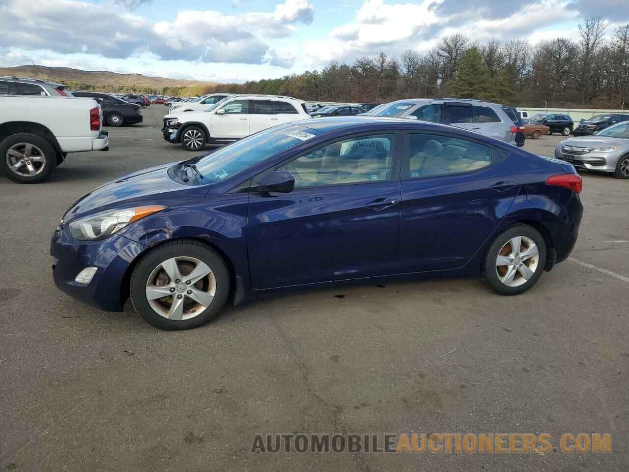 5NPDH4AE8DH418925 HYUNDAI ELANTRA 2013