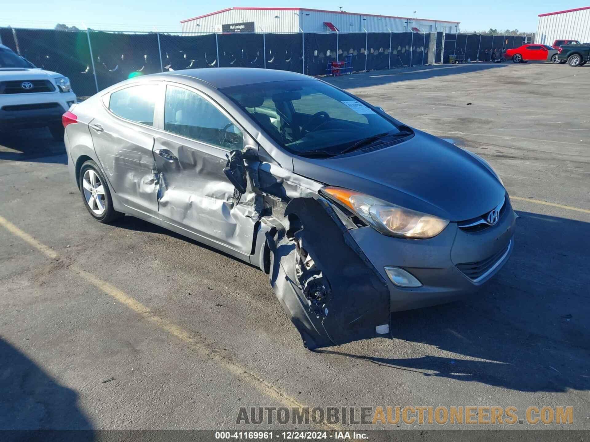 5NPDH4AE8DH424210 HYUNDAI ELANTRA 2013