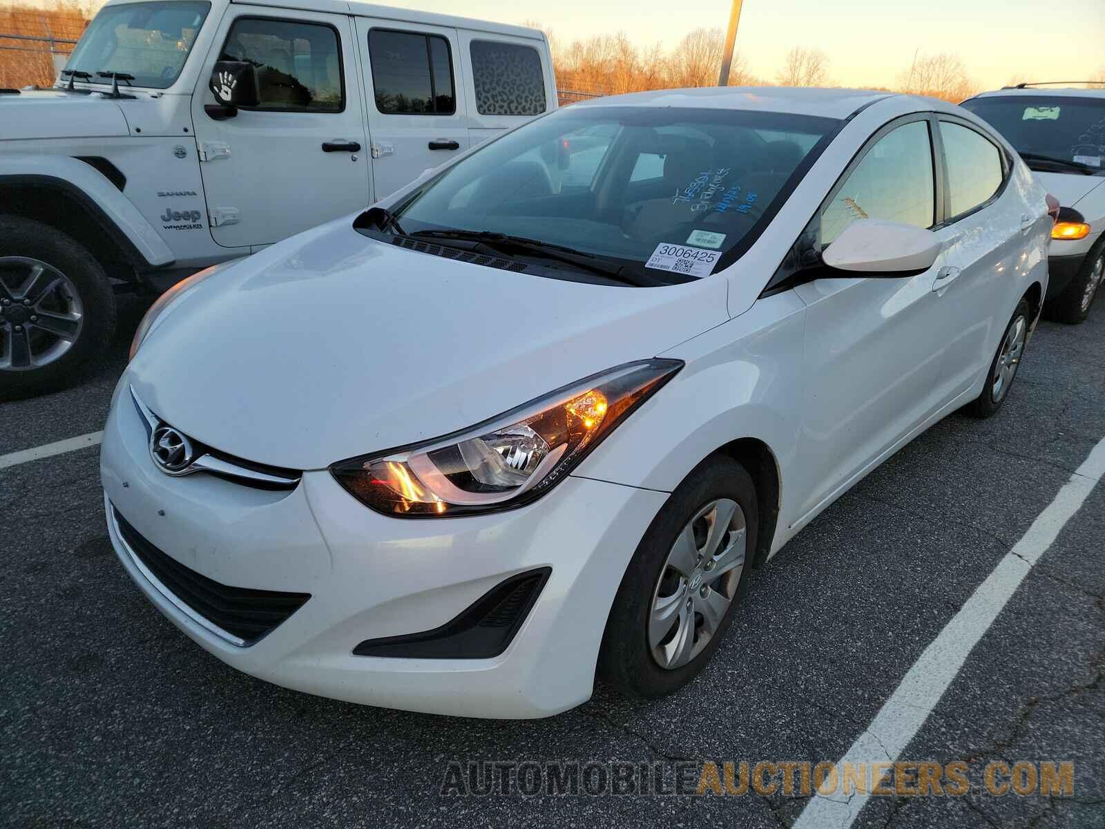 5NPDH4AE8GH765031 Hyundai Elantra SE 2016