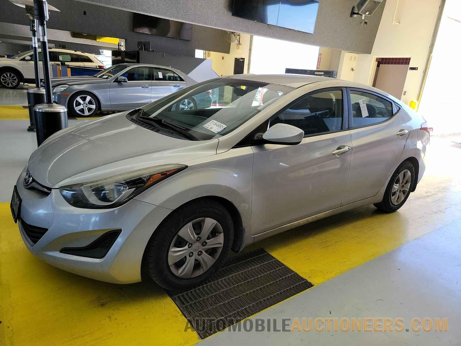 5NPDH4AE8GH768107 Hyundai Elantra SE 2016