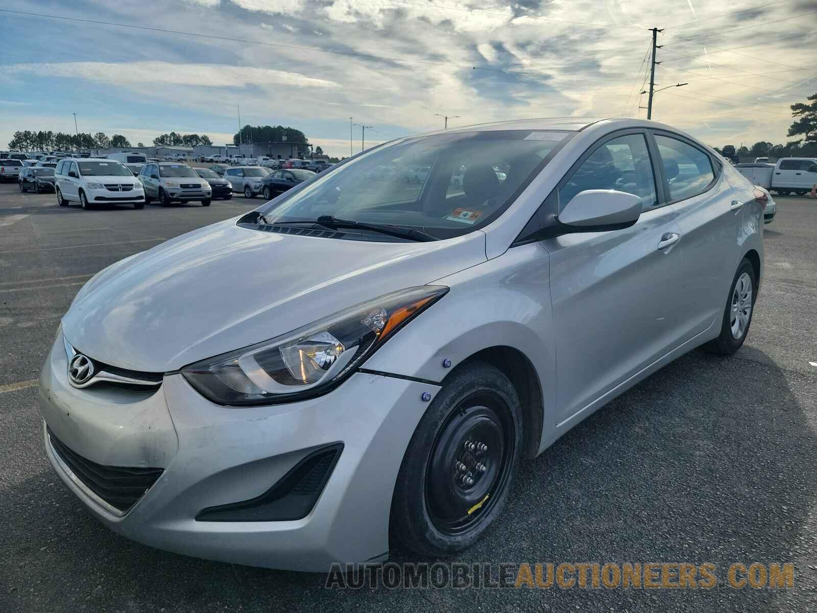 5NPDH4AE8GH779785 Hyundai Elantra SE 2016