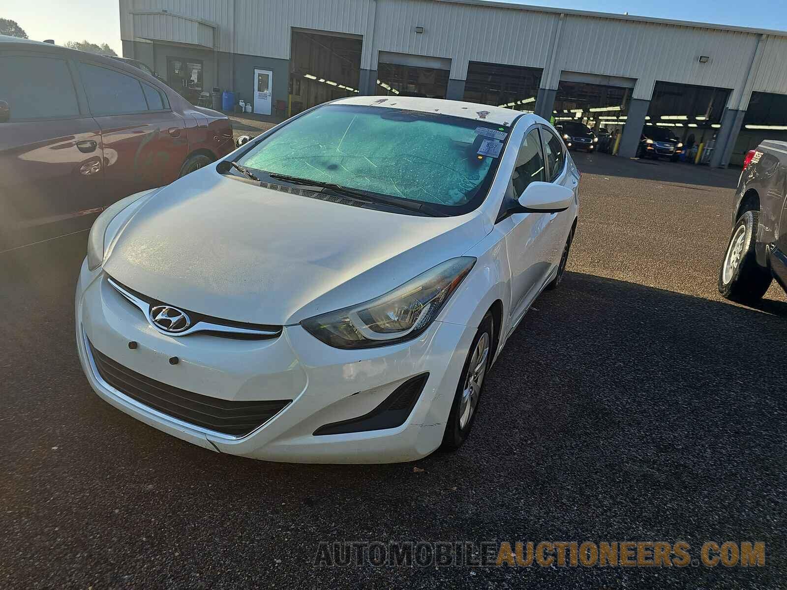 5NPDH4AE8GH782881 Hyundai Elantra SE 2016