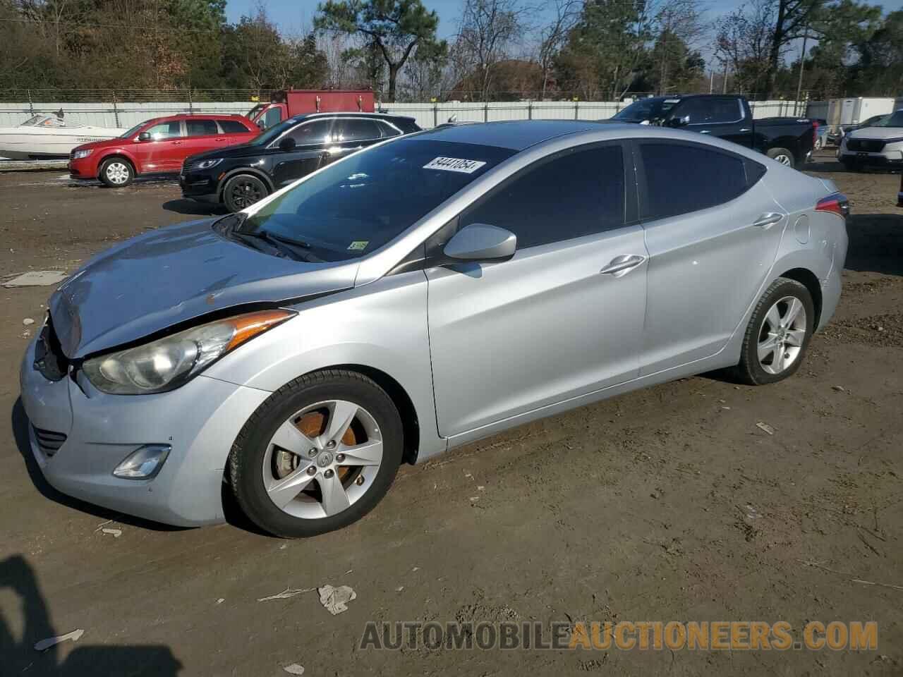 5NPDH4AE9DH329896 HYUNDAI ELANTRA 2013