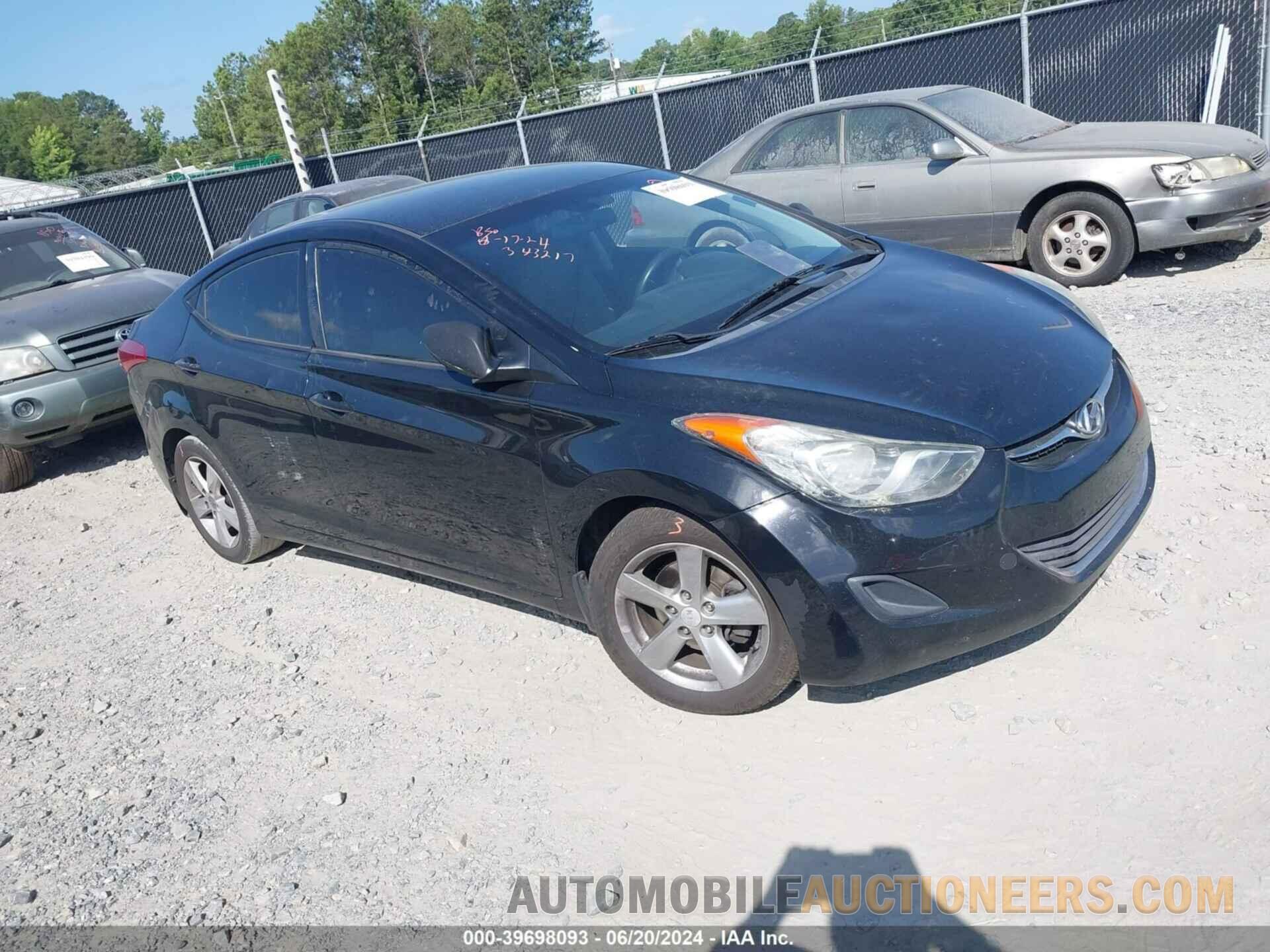 5NPDH4AE9DH382212 HYUNDAI ELANTRA 2013