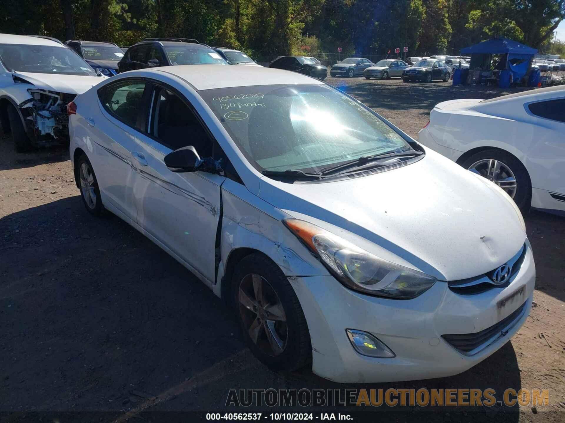 5NPDH4AE9DH423275 HYUNDAI ELANTRA 2013