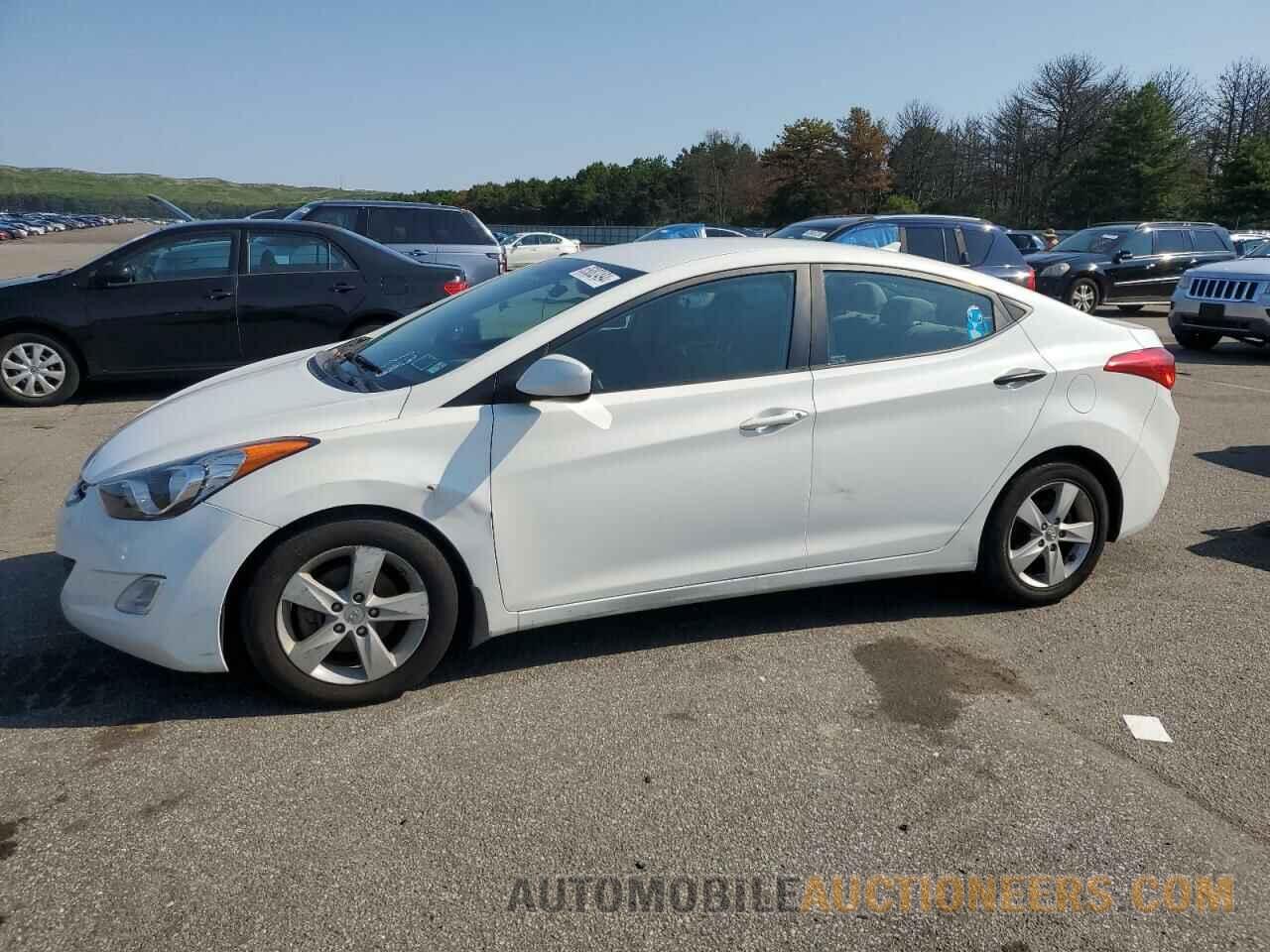 5NPDH4AE9DH424071 HYUNDAI ELANTRA 2013