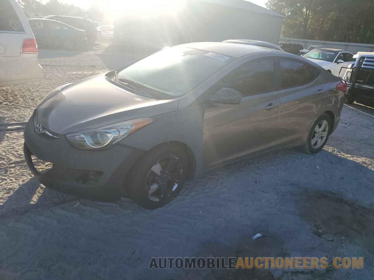 5NPDH4AE9DH437032 HYUNDAI ELANTRA 2013