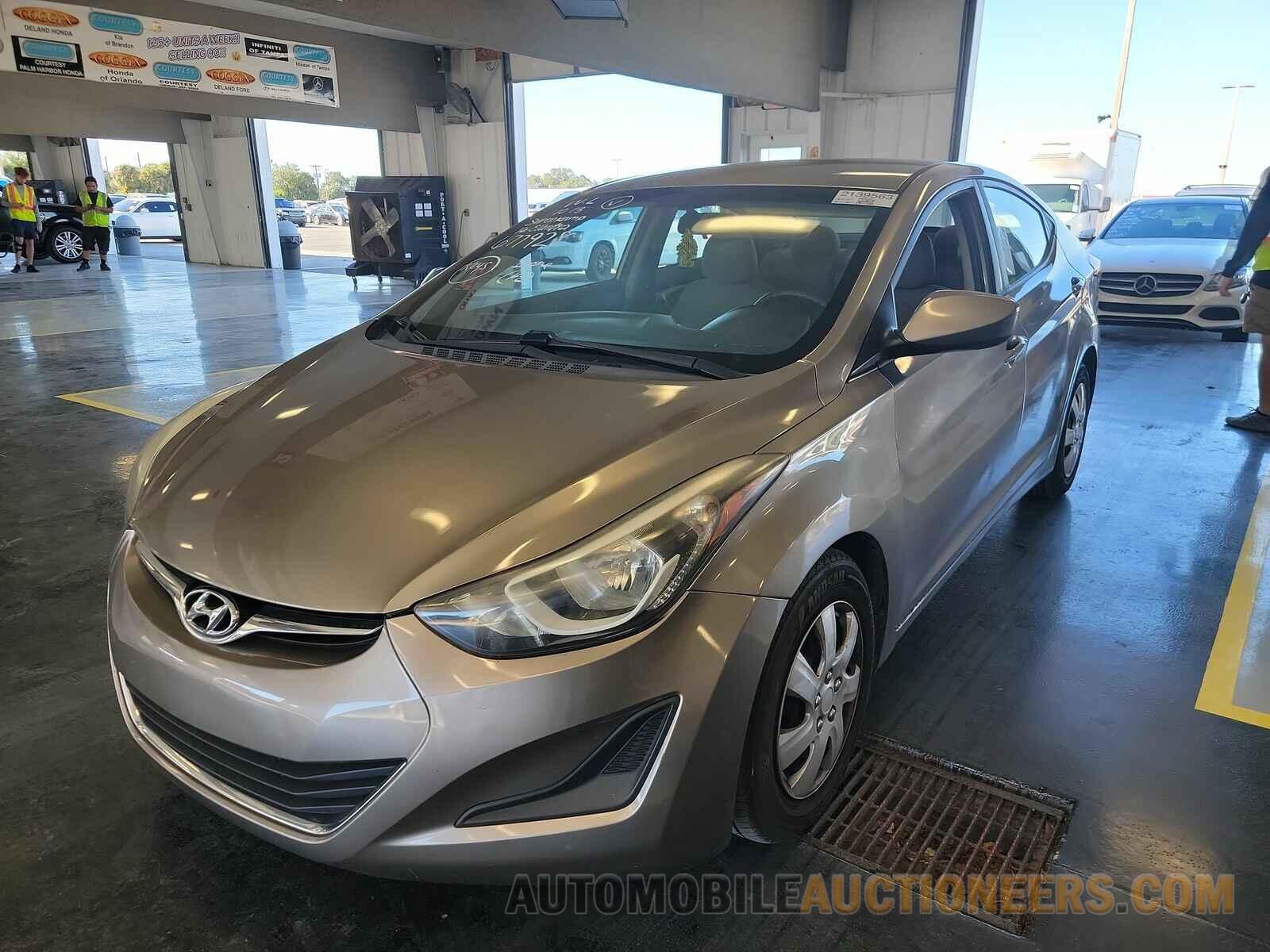 5NPDH4AE9GH677928 Hyundai Elantra 2016