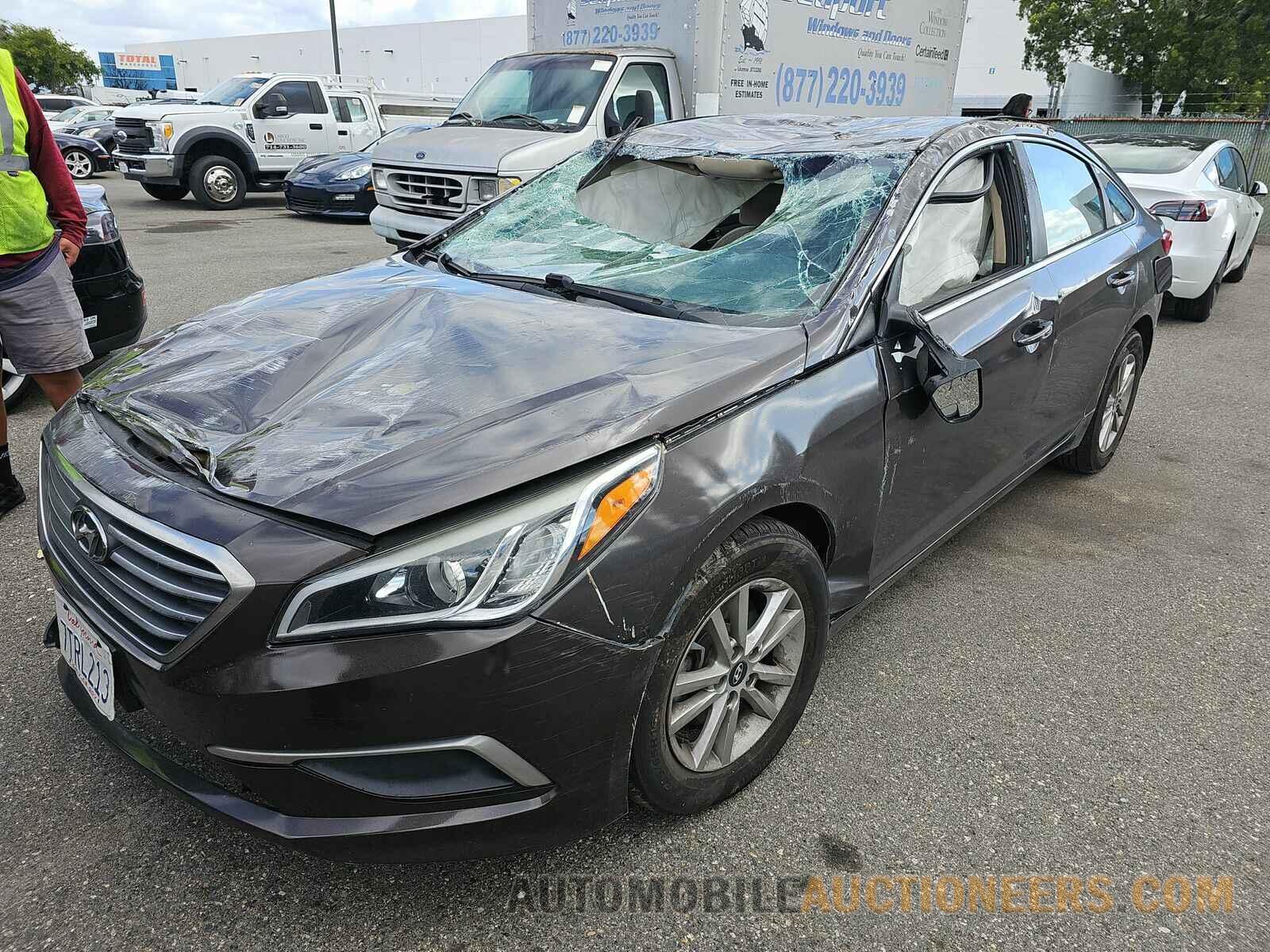 5NPE24AFXHH472828 Hyundai  2017