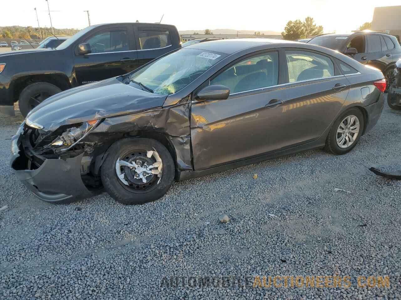 5NPEB4AC1BH037015 HYUNDAI SONATA 2011