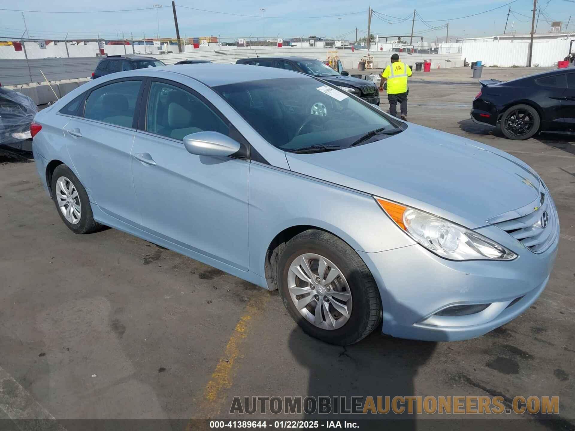 5NPEB4AC1BH177971 HYUNDAI SONATA 2011