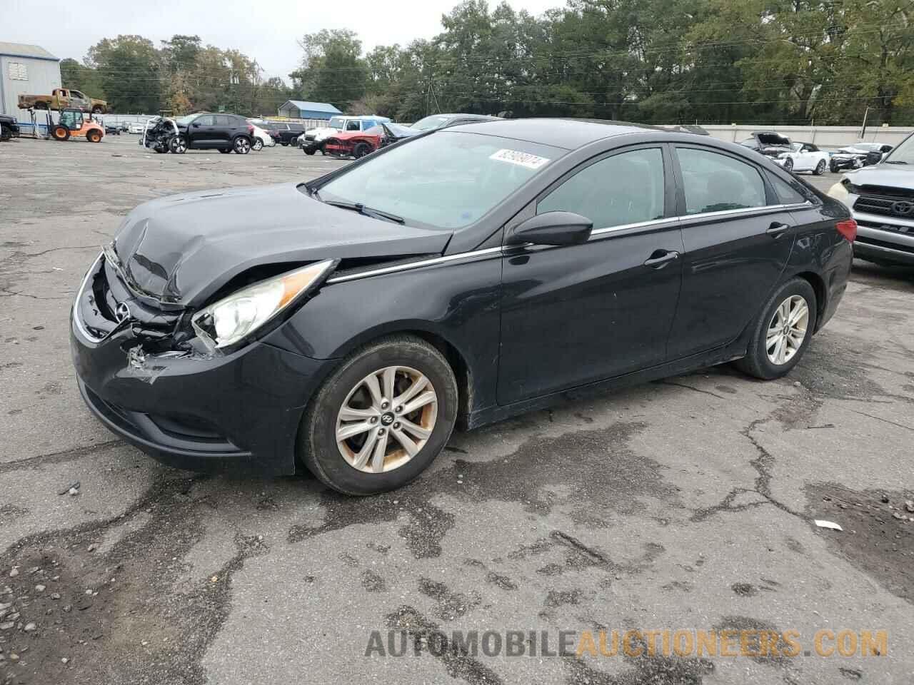 5NPEB4AC1BH261076 HYUNDAI SONATA 2011