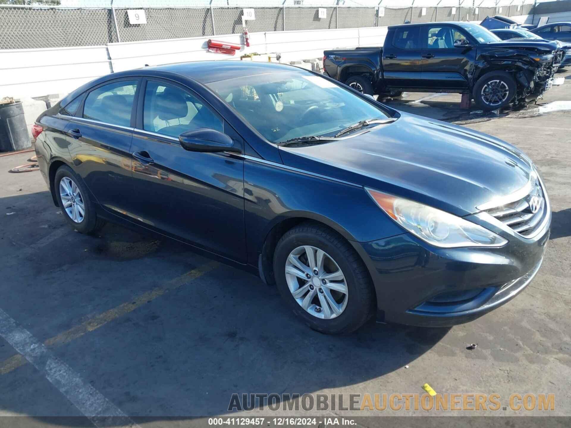 5NPEB4AC2BH107041 HYUNDAI SONATA 2011