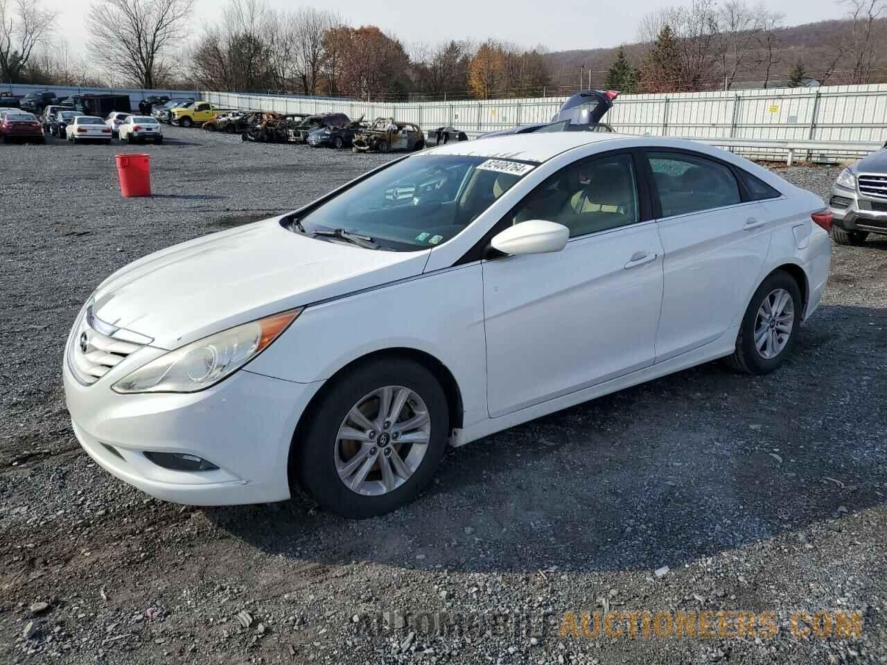 5NPEB4AC2BH303061 HYUNDAI SONATA 2011