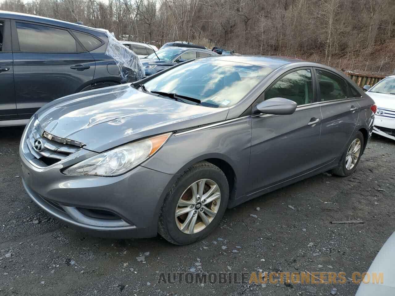 5NPEB4AC3BH157026 HYUNDAI SONATA 2011