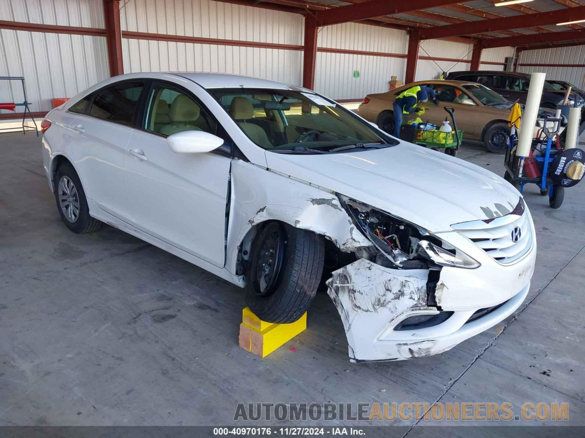 5NPEB4AC4BH057159 HYUNDAI SONATA 2011