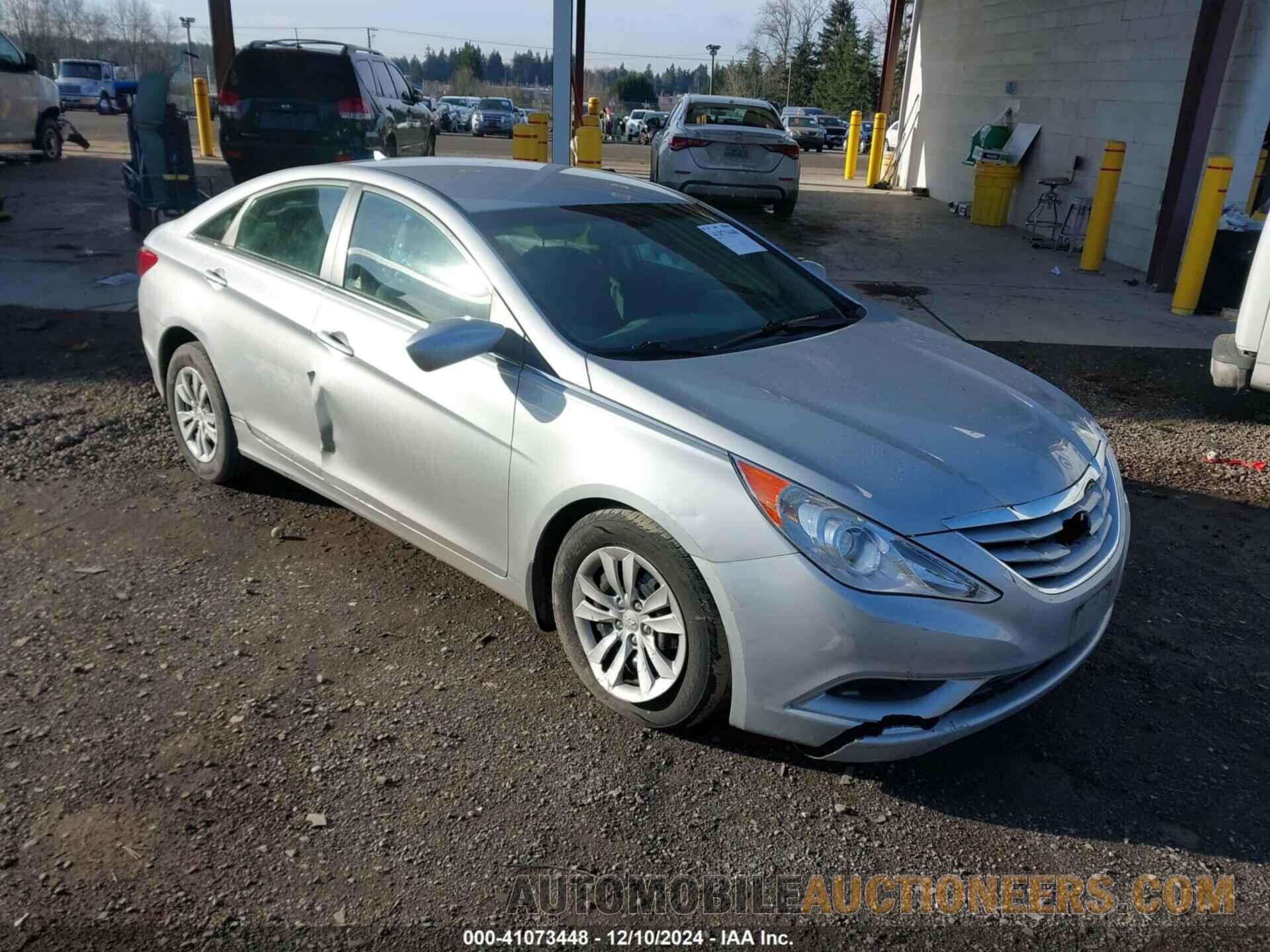 5NPEB4AC4BH106456 HYUNDAI SONATA 2011