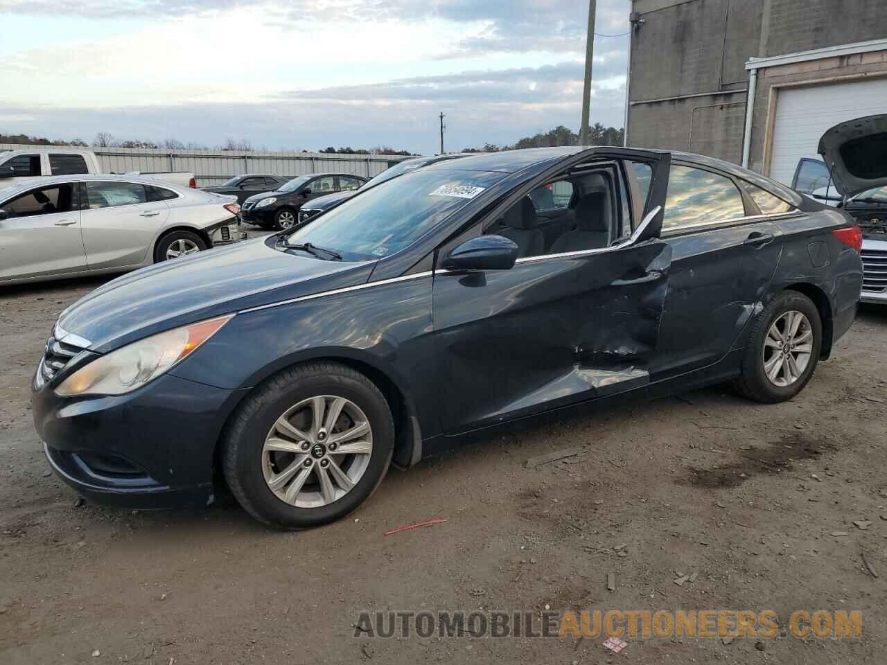 5NPEB4AC5BH096777 HYUNDAI SONATA 2011