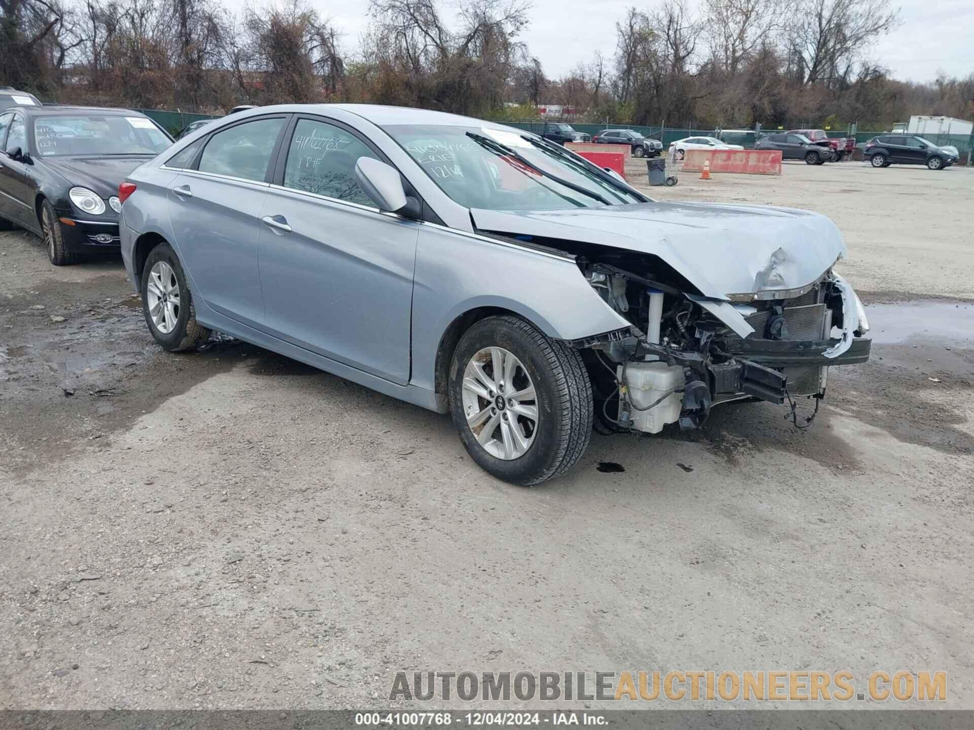 5NPEB4AC5BH235385 HYUNDAI SONATA 2011