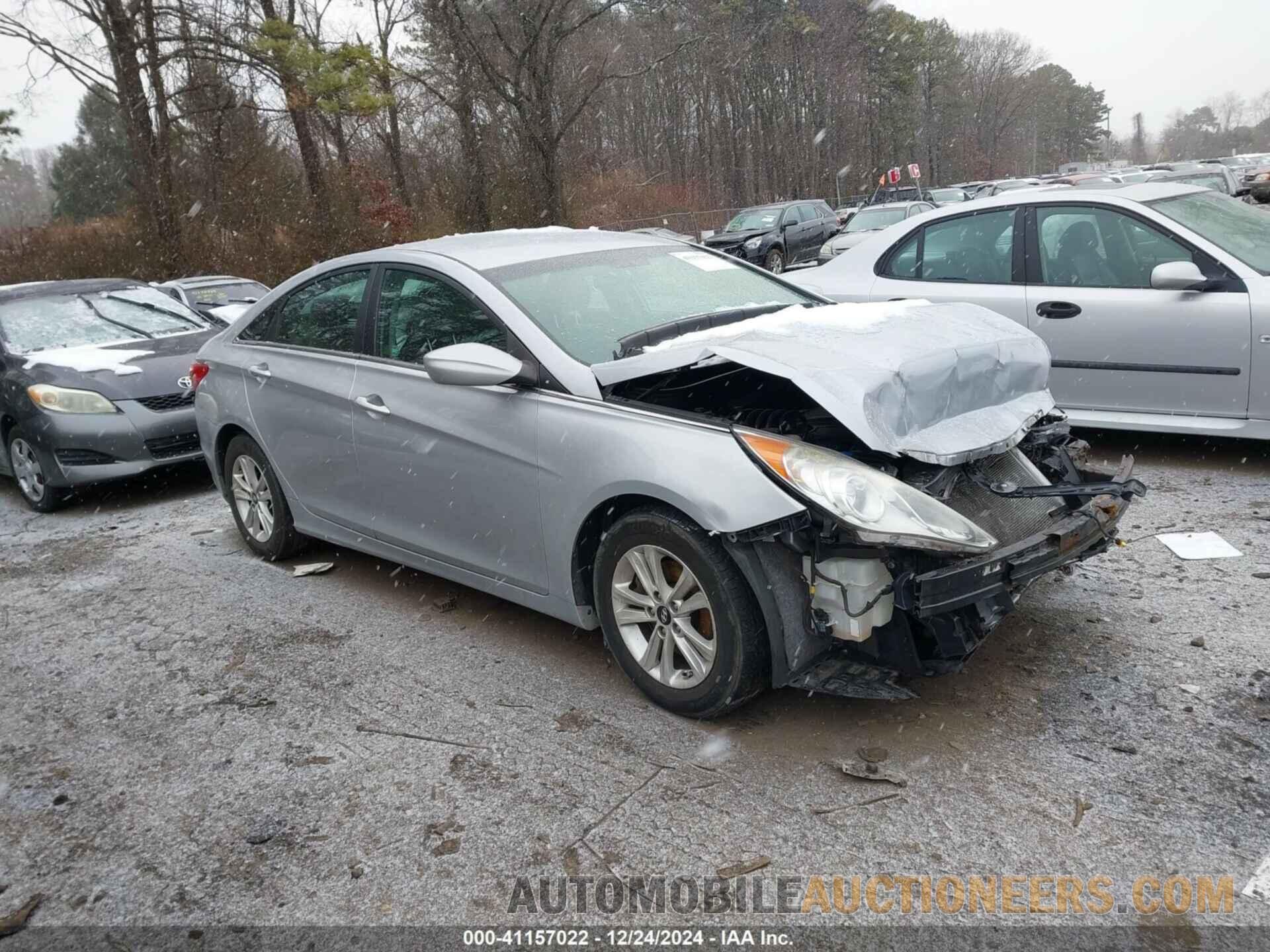 5NPEB4AC5BH244796 HYUNDAI SONATA 2011