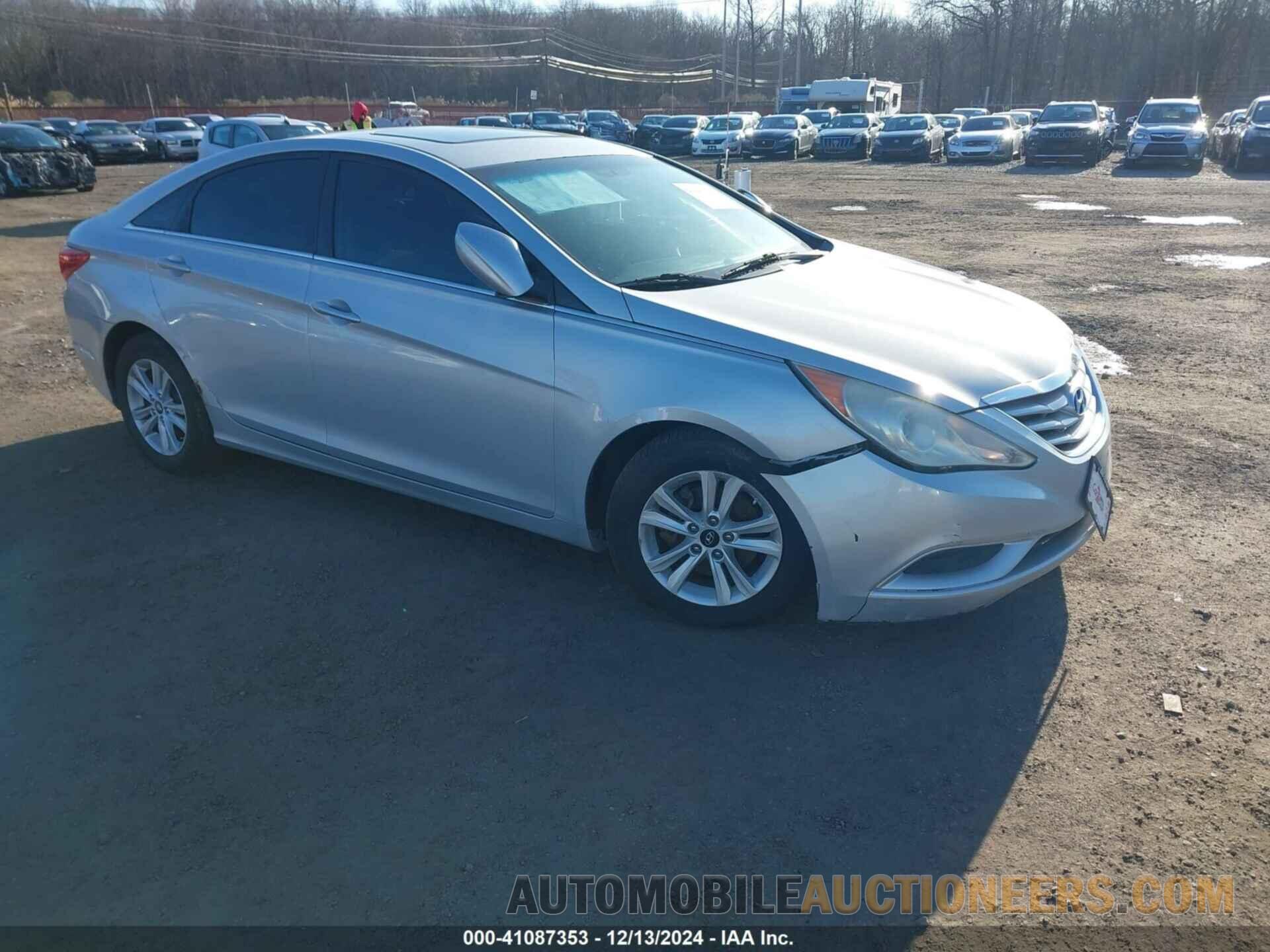 5NPEB4AC8BH019076 HYUNDAI SONATA 2011