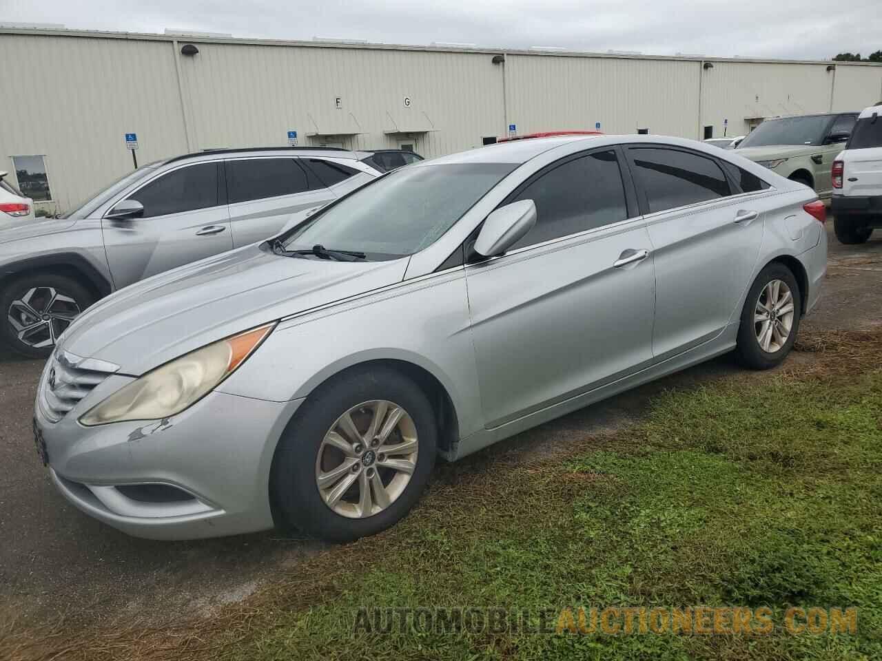 5NPEB4AC8BH135071 HYUNDAI SONATA 2011