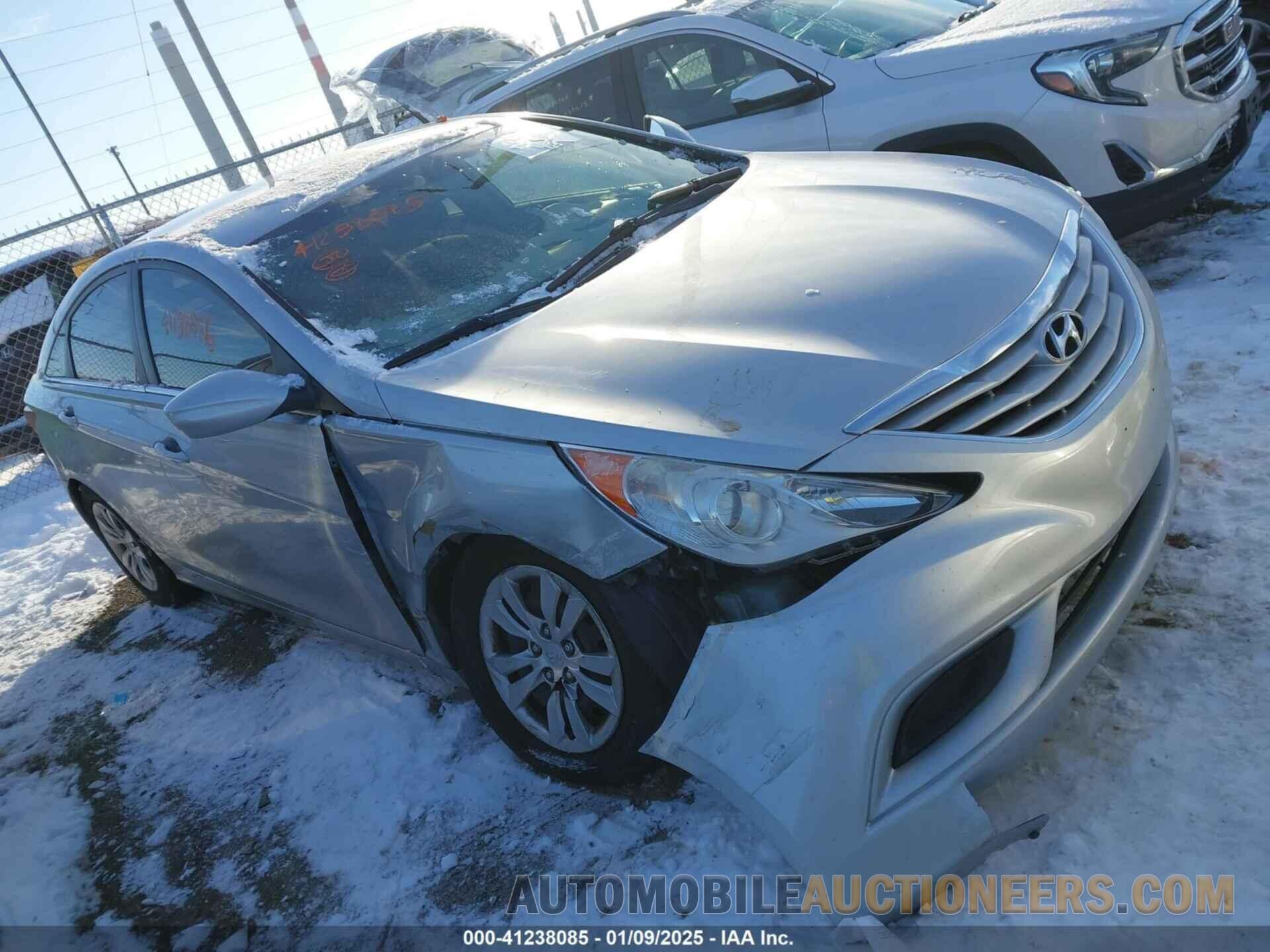 5NPEB4AC9BH283701 HYUNDAI SONATA 2011