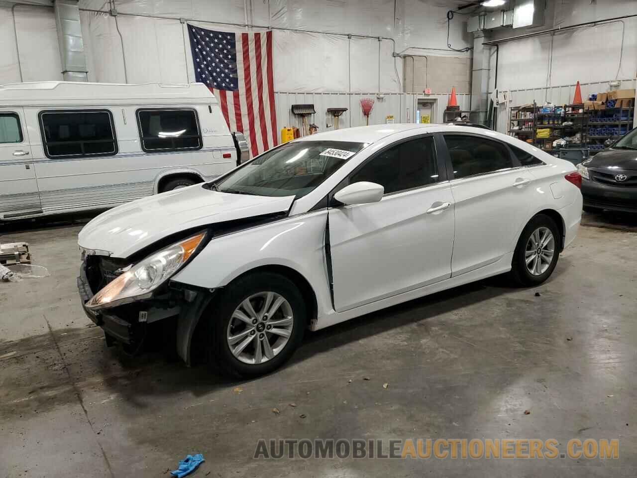 5NPEB4ACXBH147495 HYUNDAI SONATA 2011